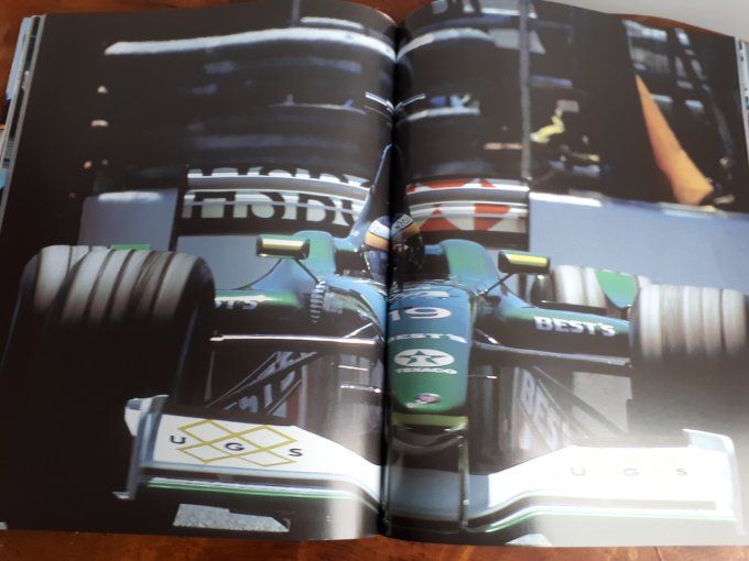 Livre sur les voitures Formule 1