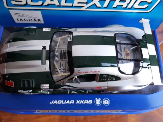 Voiture de course jaguar Scalextric en boite