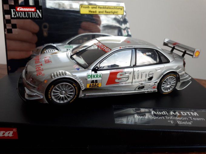 Voiture de course Audi A4 DTM Scalextric en boite 