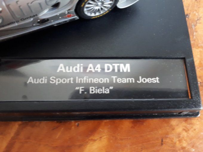 Voiture de course Audi A4 DTM Scalextric en boite 