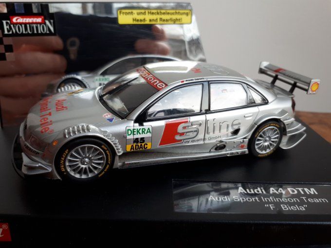 Voiture de course Audi A4 DTM Scalextric en boite 