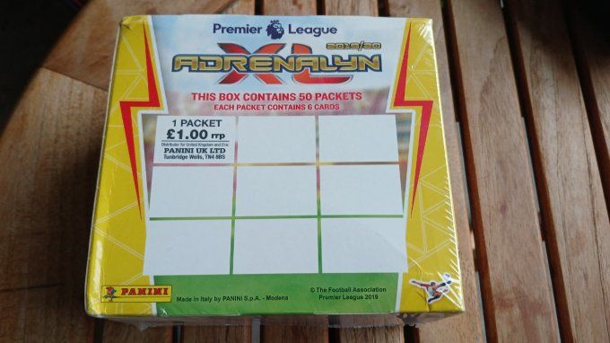 Panini box 50 pochettes adrenalyn XLpremier league  2019-2020