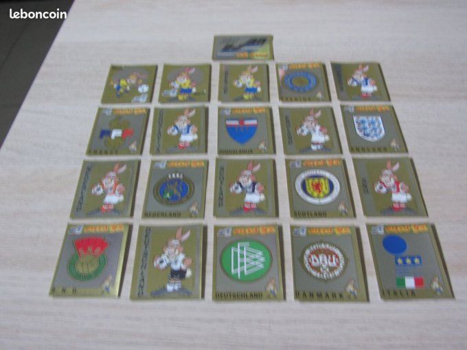 panini 21 ecusson euro 92 complet