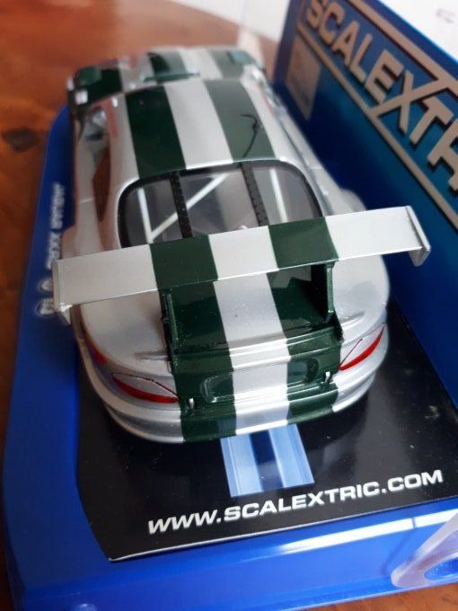 Voiture de course jaguar Scalextric en boite