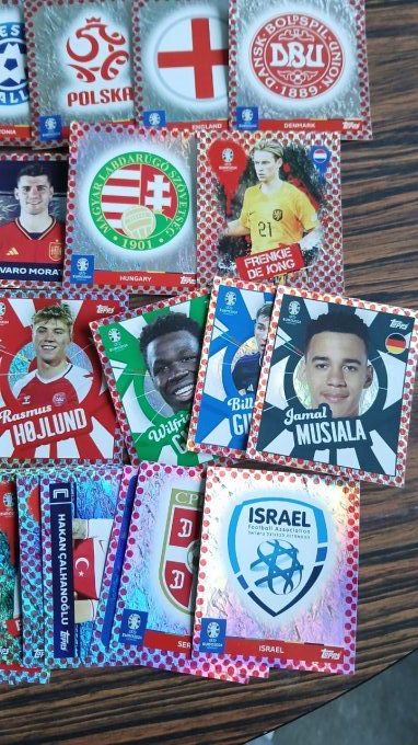 TOPSS SPECIAL STICKER VARIANTE CADRE POIS ROUGE euro 2024