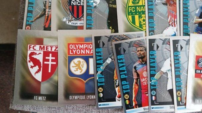 Panini Foot 2016  ecusson brillante rare au choix