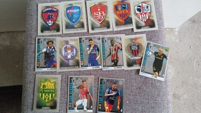 Panini Foot 2016  ecusson brillante rare au choix