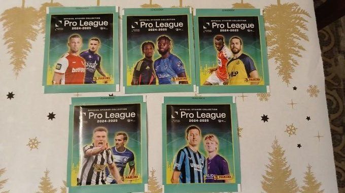 panini pro league 2025 5 pochettes differente + code